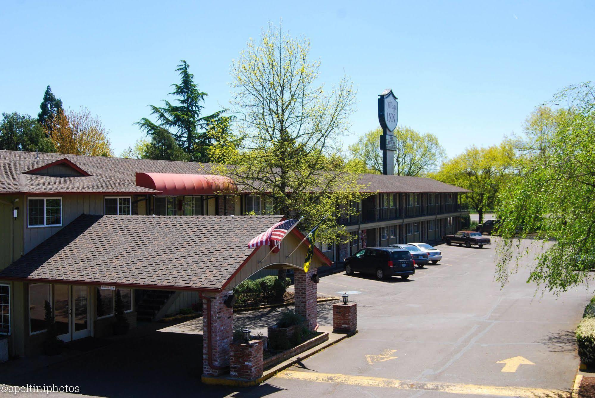 Village Inn Springfield Exterior photo